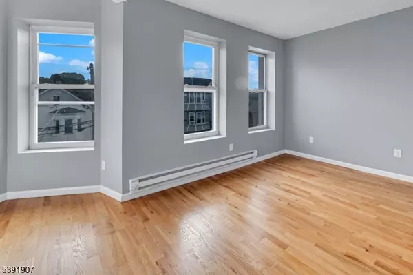 Newark City, NJ 07108,422 18th Ave