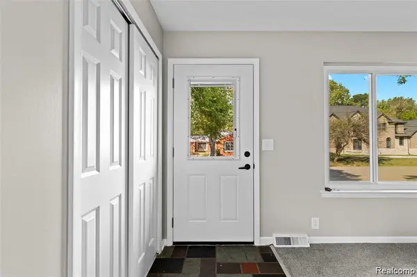 Troy, MI 48083,580 Colebrook