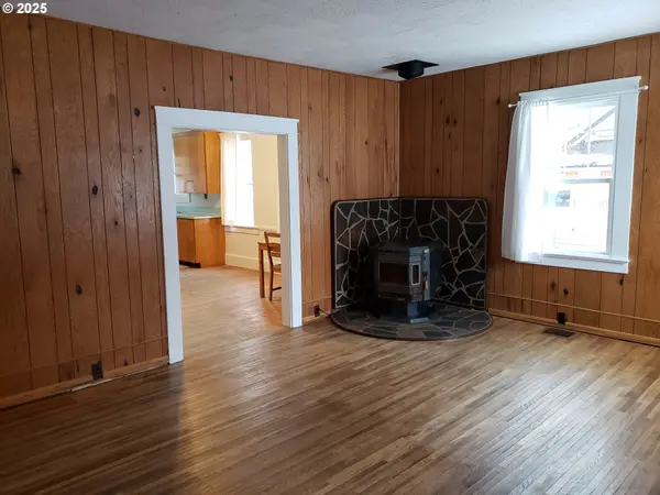 404 N HOLMES ST, Wallowa, OR 97885