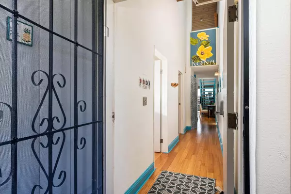 Kailua-kona, HI 96740,75-5669 KUAKINI HIGHWAY #1306