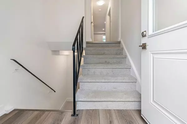 Hamilton, ON L8H 2M5,65 Woodman DR N