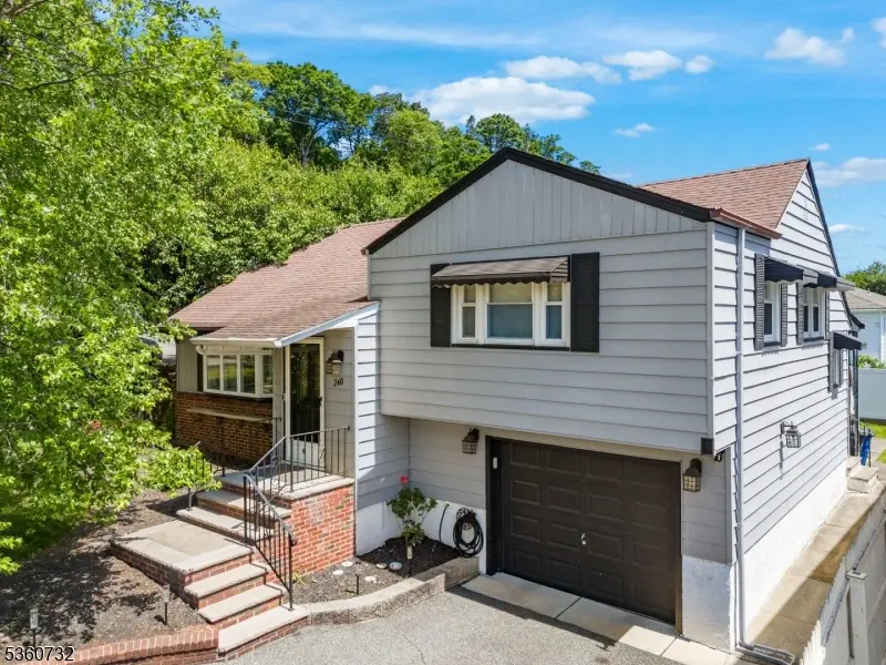 240 Gordon Ave, Totowa Boro, NJ 07512