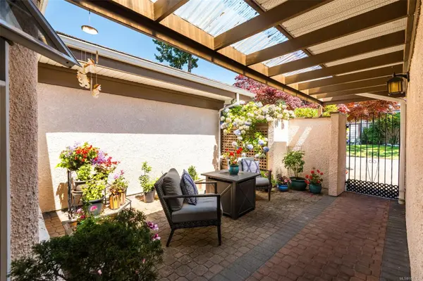 Saanich, BC V8Y 2Y9,901 Kentwood Lane #48