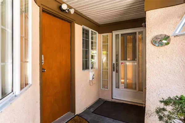 Saanich, BC V8Y 2Y9,901 Kentwood Lane #48