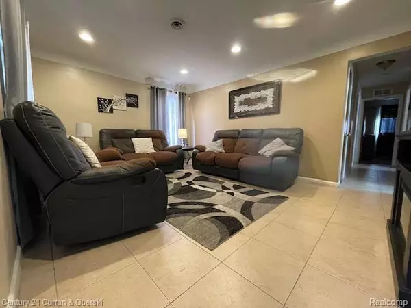 Dearborn Heights, MI 48127,7272 NIGHTINGALE ST