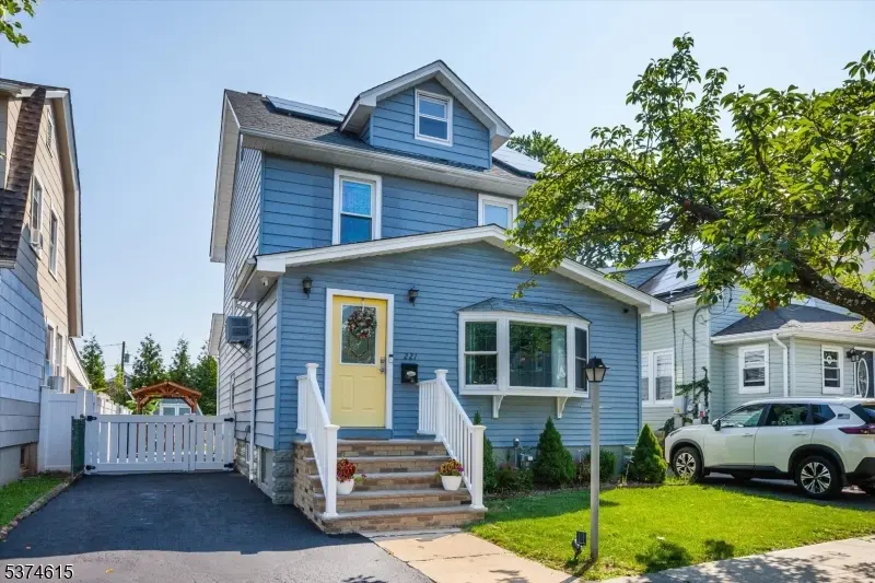 221 Pershing Ave, Roselle Park Boro, NJ 07204