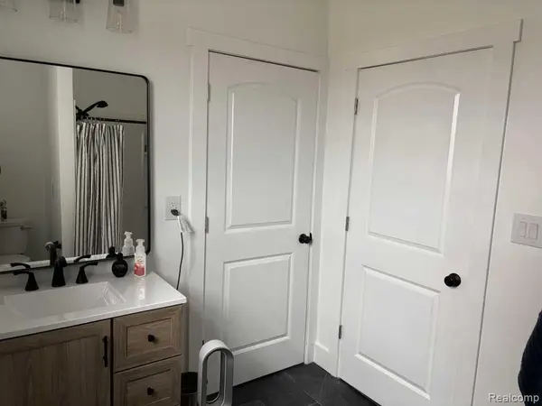 20 S Grove ST, Ypsilanti, MI 48198