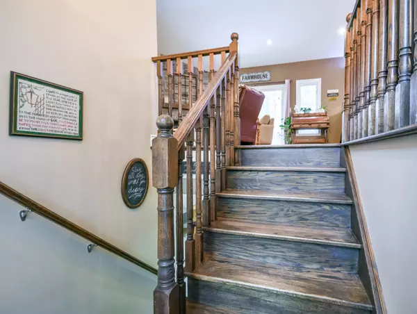 Tiny, ON L9M 0H9,8 Desroches TRL