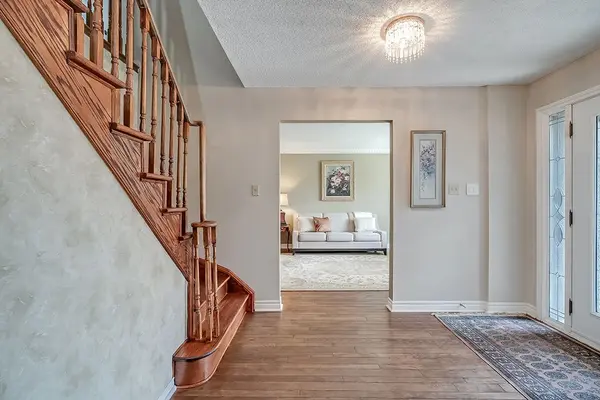 Burlington, ON L7P 4K9,2347 Tweedsmuir CT