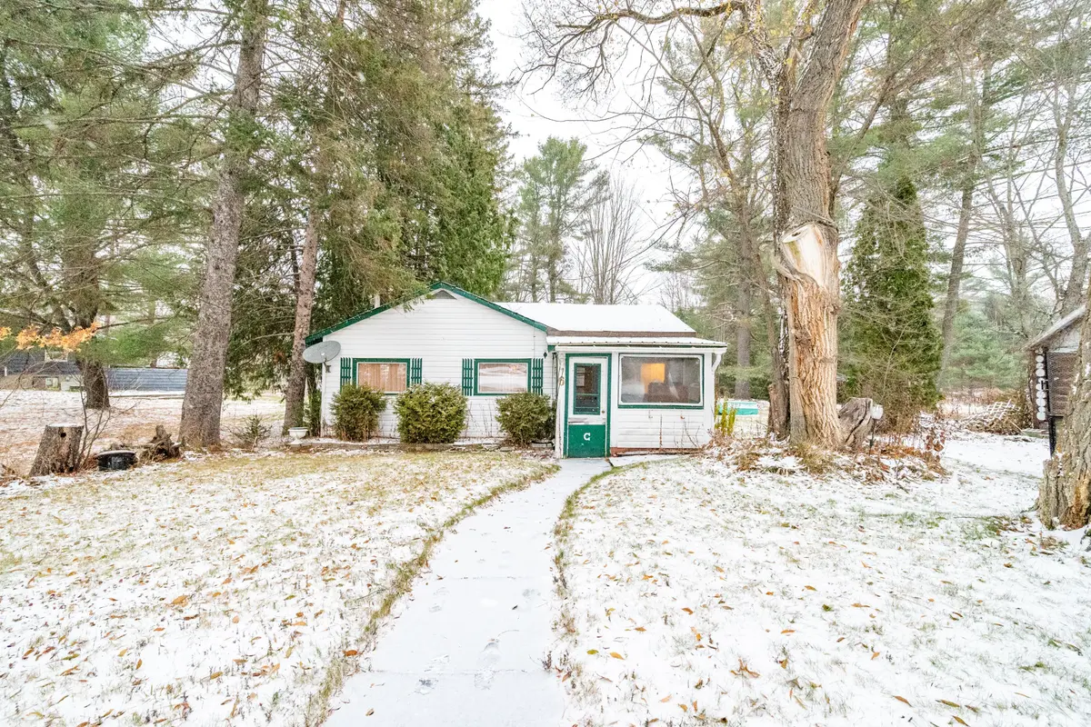 Laurentian Hills, ON K0J 1P0,6 Ottawa ST