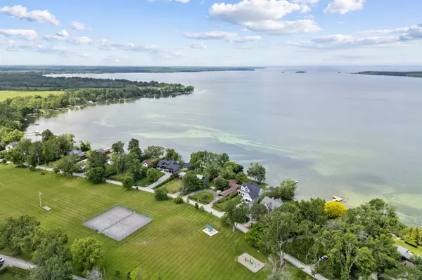 Georgina, ON L0E 1N0,638 Duclos Point RD