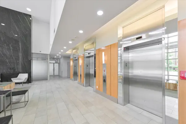 Toronto W01, ON M6S 5A2,15 Windermere AVE #1704