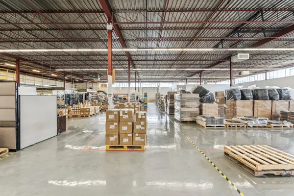 5895 Ambler DR, Mississauga, ON L4W 5B7