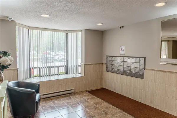 London South, ON N6J 4W7,75 Huxley ST #101