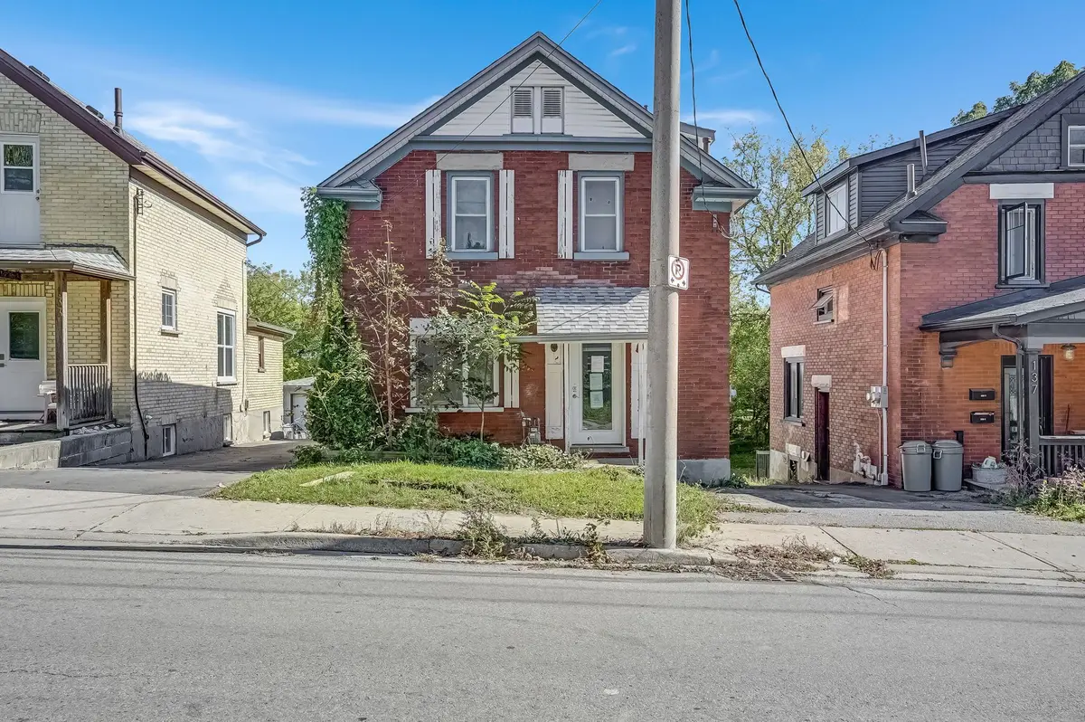Kitchener, ON N2G 3M4,135 Madison AVE S