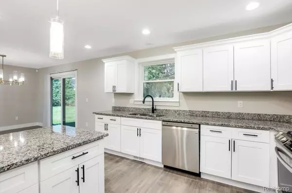 Hazel Park, MI 48030,1755 E George AVE