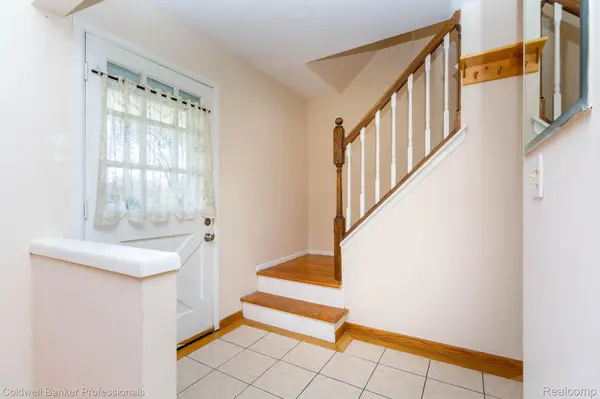 Southfield, MI 48076,30201 Canterbury DR