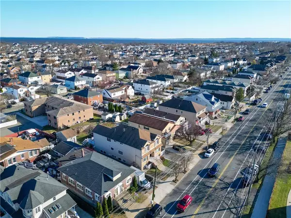 Staten  Island, NY 10306,10 Mill RD