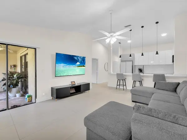 9779 NW 76th Ct, Tamarac, FL 33321