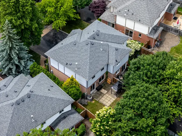 Oakville, ON L6J 7P1,1105 Beechnut RD