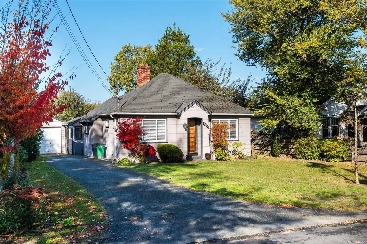 Saanich, BC V9A 2M3,2926 Colquitz Ave