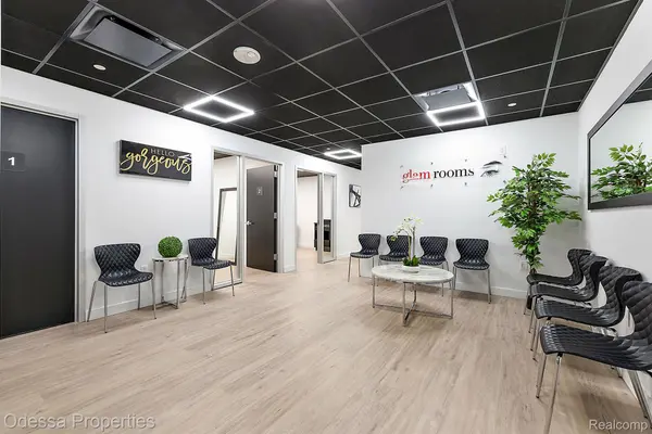 Troy, MI 48084,801 W BIG BEAVER RD #205