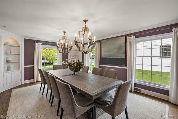 Birmingham, MI 48009,586 Fairfax ST