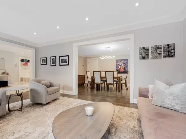 Toronto C04, ON M6A 2G7,51 Brucewood CRES