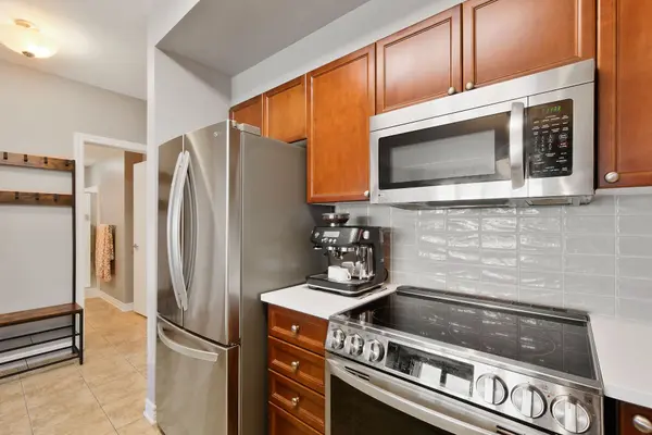 200 Rideau ST #1606, Lower Town - Sandy Hill, ON K1N 5Y1