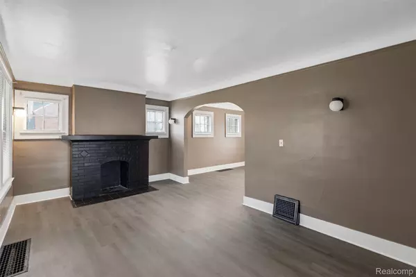 Detroit, MI 48213,11702 Rosemary ST