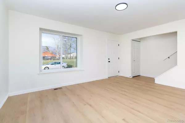 Roseville, MI 48066,29152 W Brittany CT