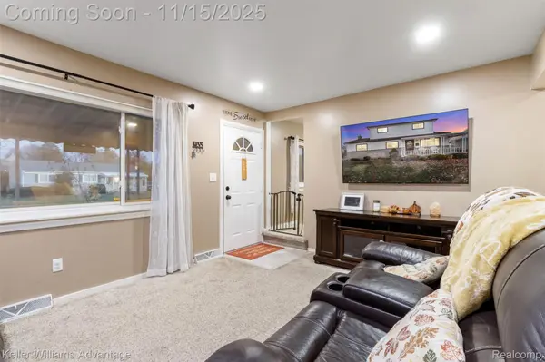 Livonia, MI 48150,9243 Knolson ST