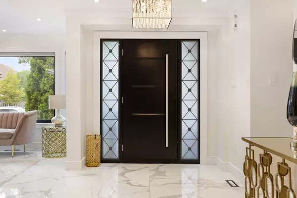 Aurora, ON L4G 6P5,78 Charing CRES