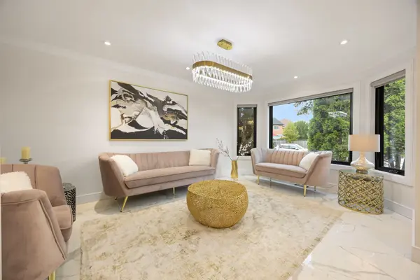 Aurora, ON L4G 6P5,78 Charing CRES