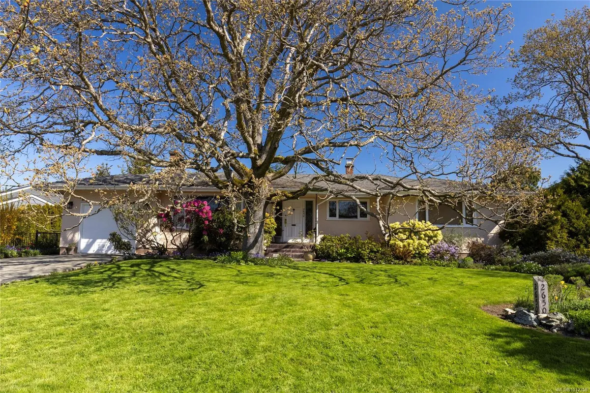 Oak Bay, BC V8R 3N1,2650 Dorset Rd