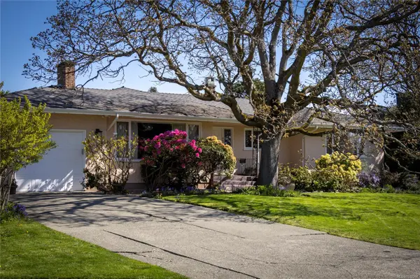 Oak Bay, BC V8R 3N1,2650 Dorset Rd