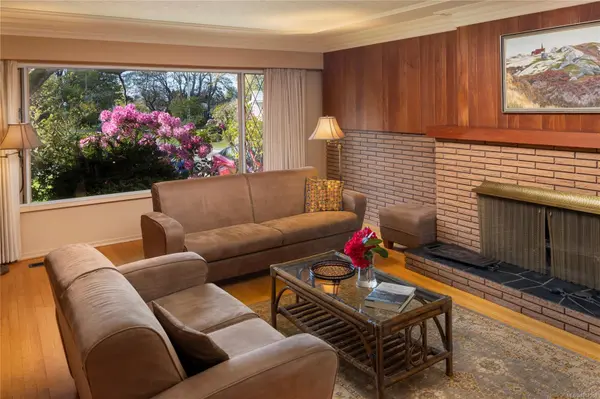 Oak Bay, BC V8R 3N1,2650 Dorset Rd