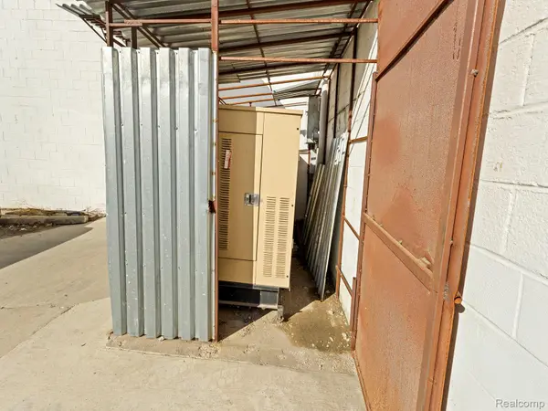 17620 W Warren W, Detroit, MI 48228