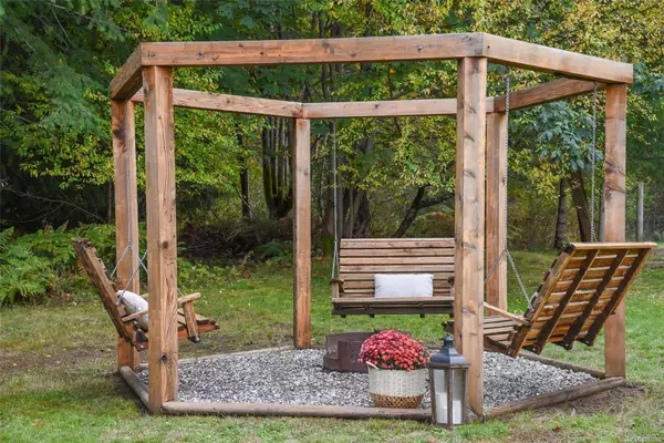 Black Creek, BC V9J 1H9,8868 Erickson Pl