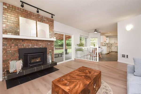 Black Creek, BC V9J 1H9,8868 Erickson Pl