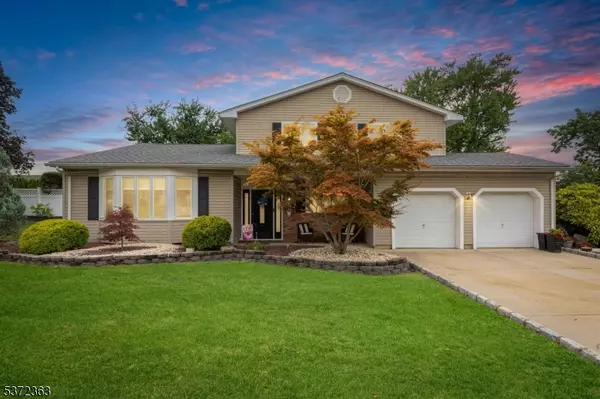 31 Iroquois Dr, Sayreville Boro, NJ 08859