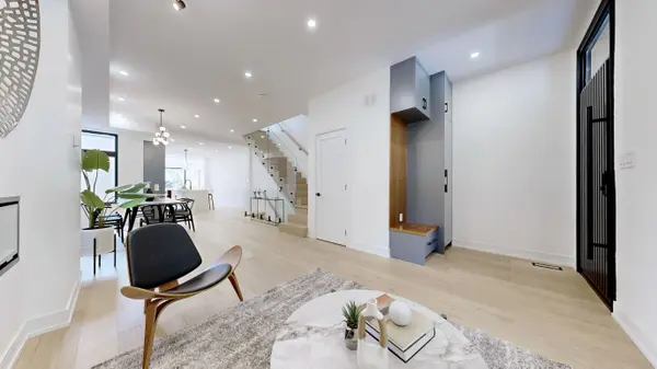 Toronto C01, ON M6J 2V4,122 Crawford ST