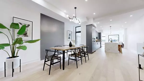 Toronto C01, ON M6J 2V4,122 Crawford ST