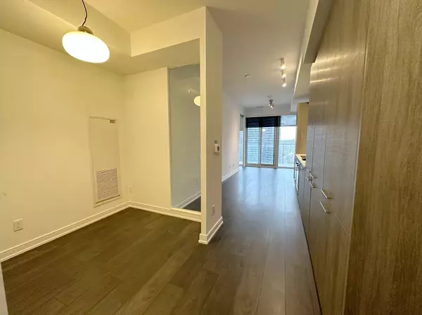 Toronto C08, ON M4Y 0C6,3 Gloucester ST #1811