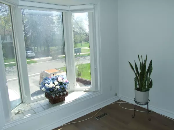 Whitby, ON L1P 1B2,53 Renfield CRES