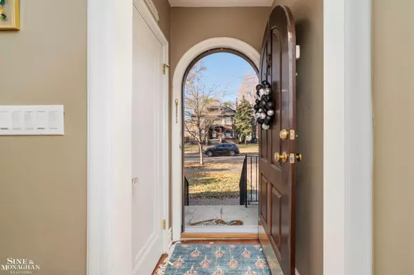 Grosse Pointe Park, MI 48230,976 Lakepointe ST