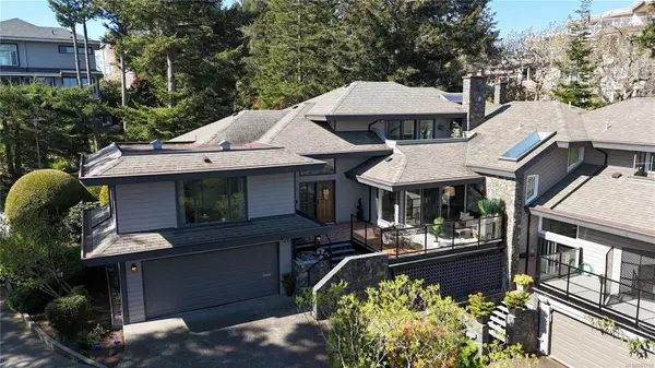 2829 Arbutus Rd #104,  Saanich,  BC V8N 5X5