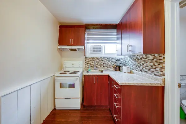 Brampton, ON L6Y 1N1,119 Main ST S #1