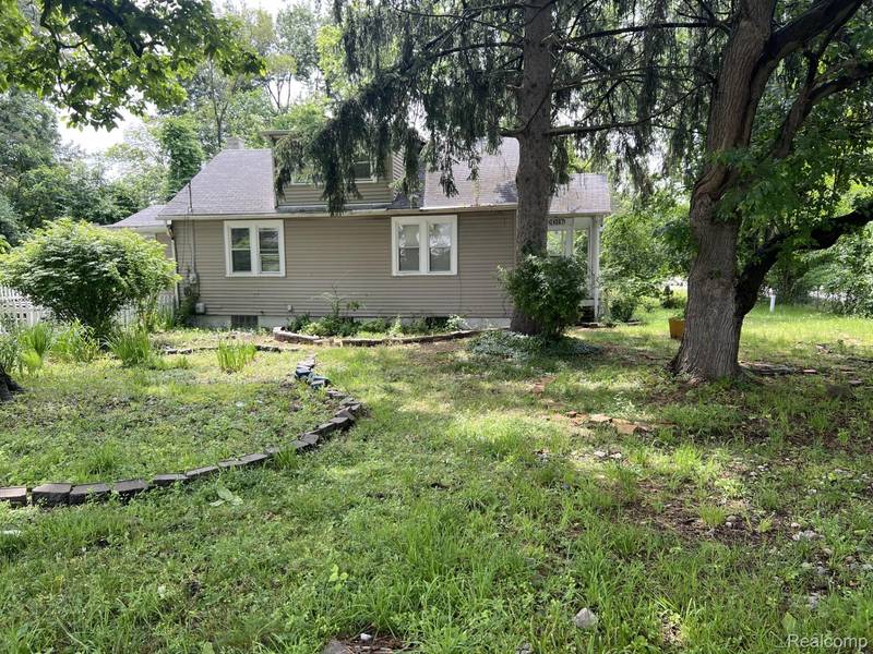 24067 SARGENT AVE, Southfield, MI 48033
