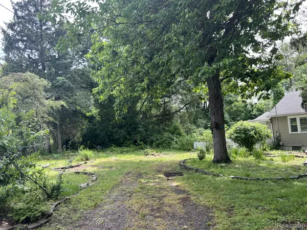 Southfield, MI 48033,24067 SARGENT AVE